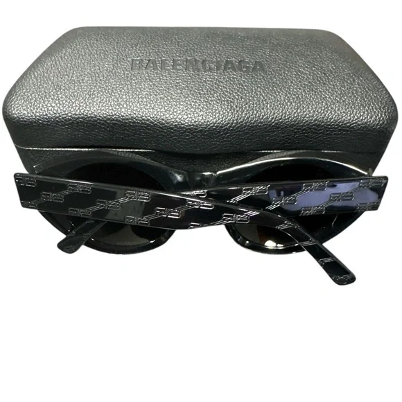BALENCIAGA Cat Eye Black Sunglasses - Picture 2 of 5